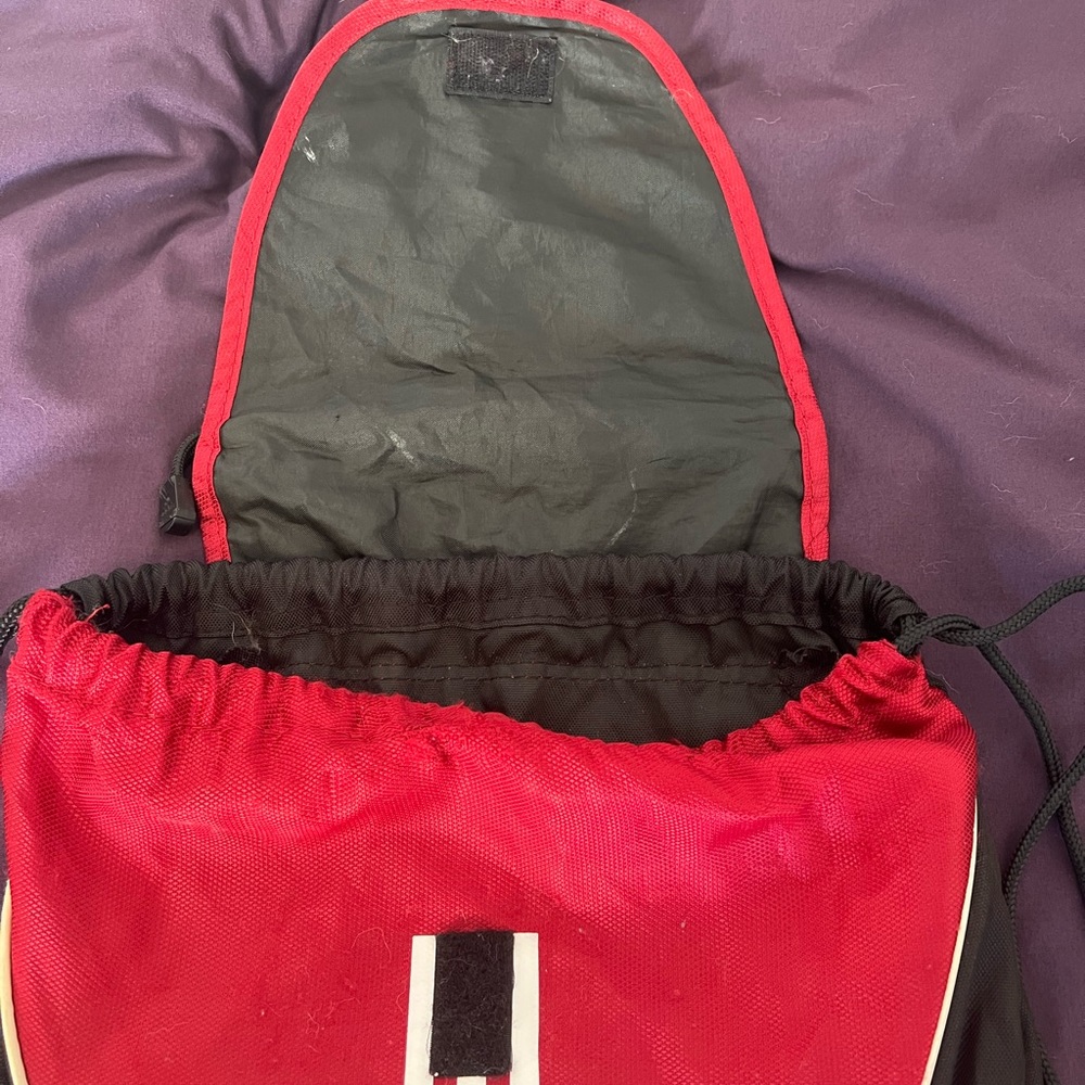 Red Adidas drawstring bag - Picture 3 of 4